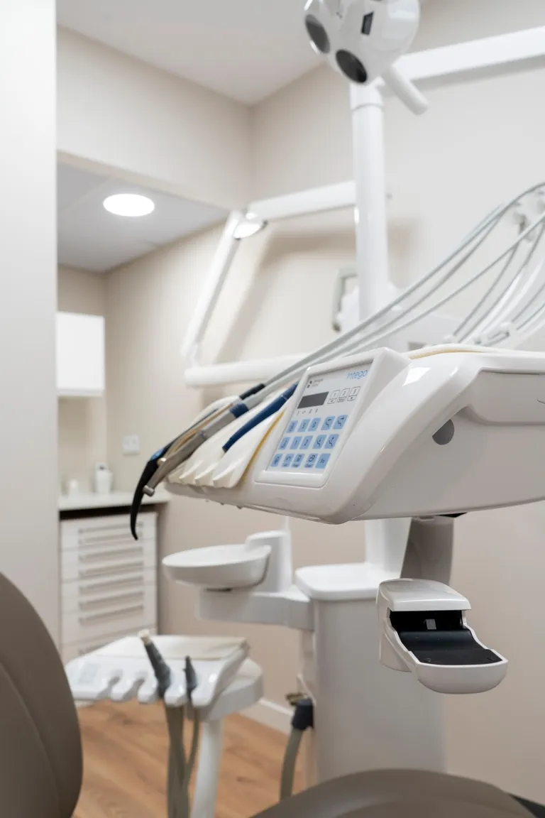 Clínica dental Cuciniello & Álvarez en Torrelodones, después de la reforma — imagen 4